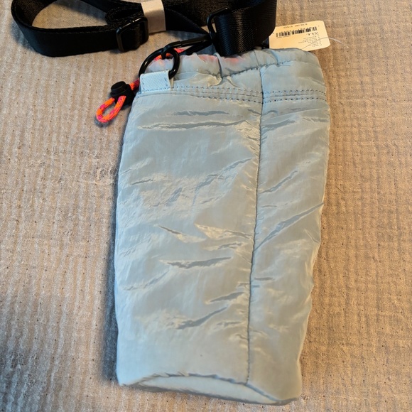 Free People Movement Bottle sling NEW - Picture 4 of 6